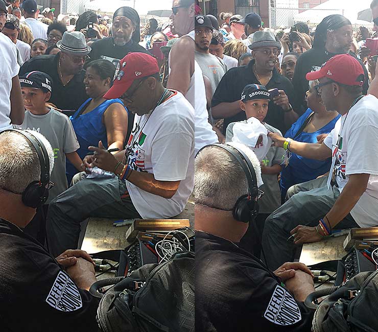 Spike Lee signs an autograph